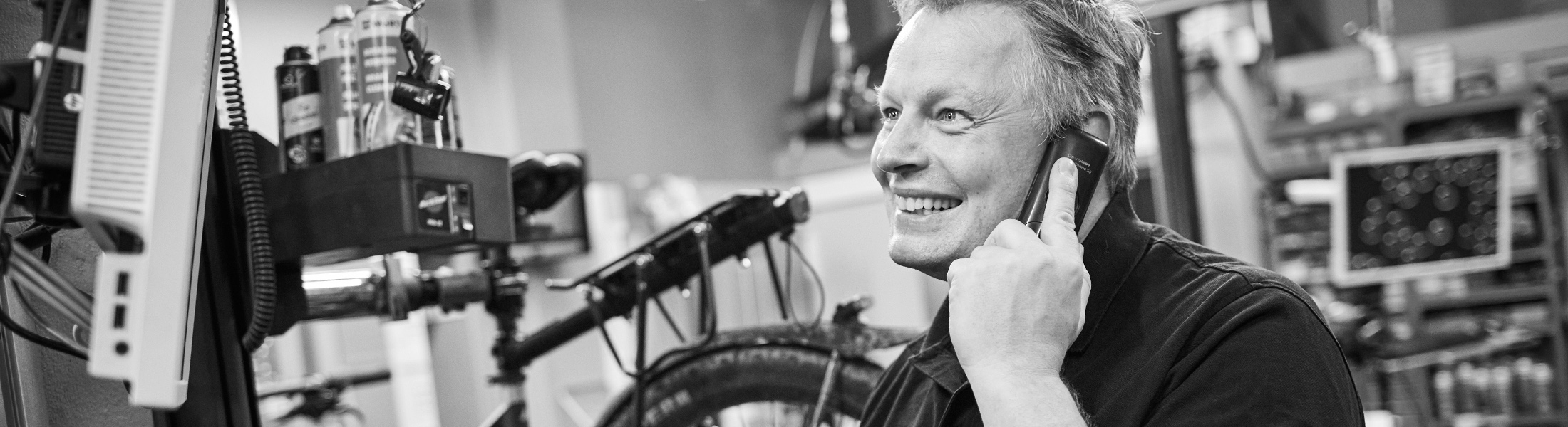 Michael Schmidt am Telefon bei Fahrrad Burckhardt